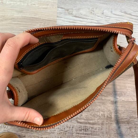 Vintage Dooney & Bourke All-Weather Leather Crossbody Bag - Picture 8 of 8